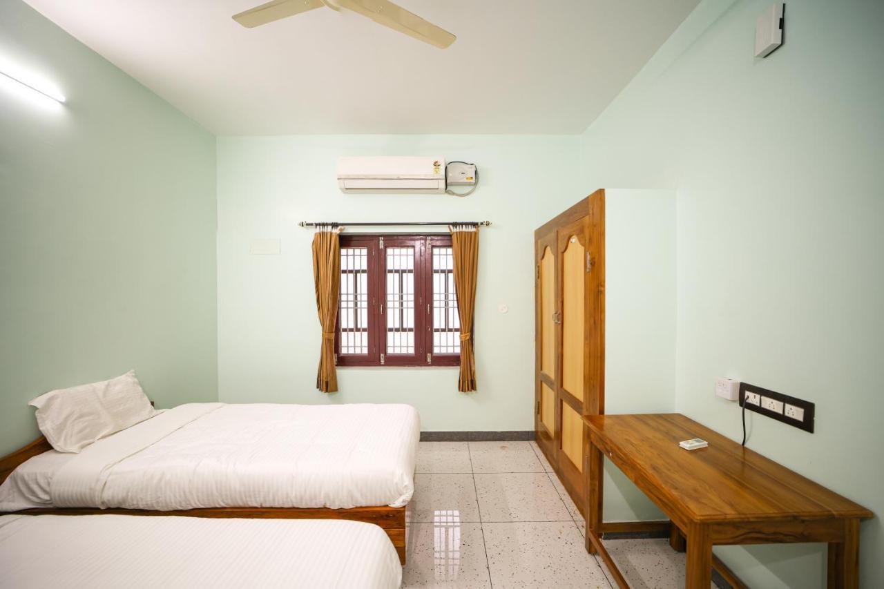 The Pothigai Palace Hotel Kuttalam  Bagian luar foto