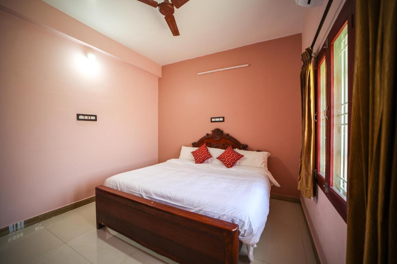 The Pothigai Palace Hotel Kuttalam  Bagian luar foto