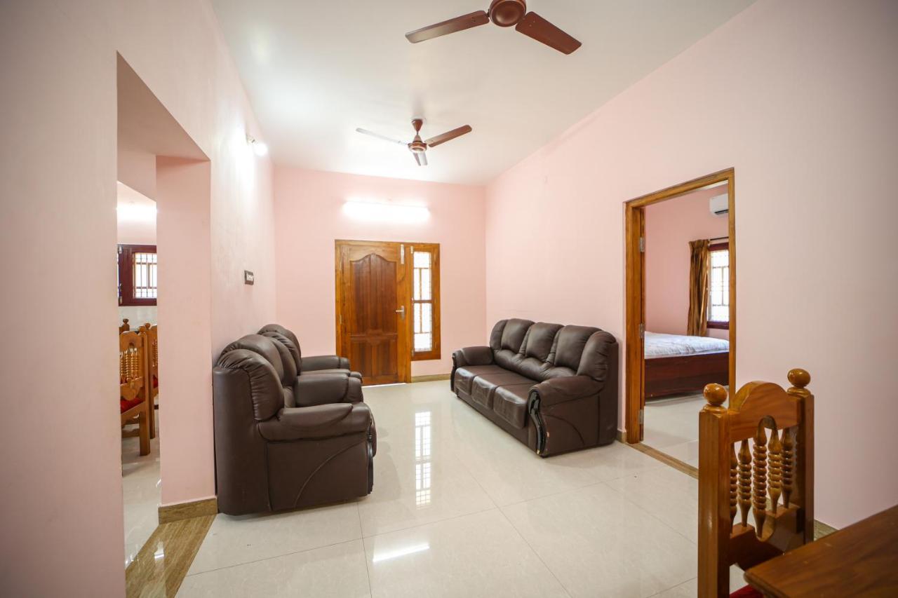 The Pothigai Palace Hotel Kuttalam  Bagian luar foto