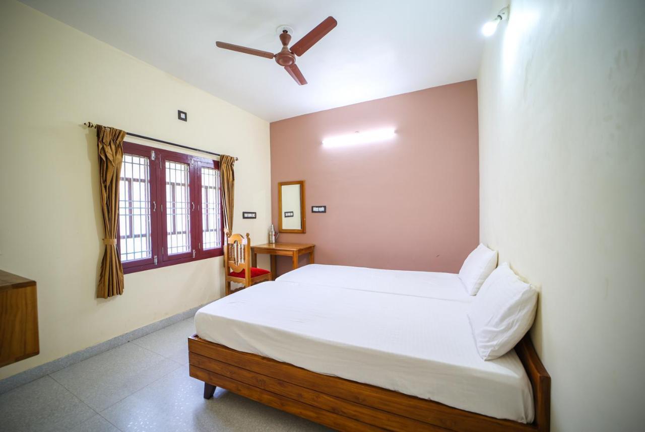 The Pothigai Palace Hotel Kuttalam  Bagian luar foto