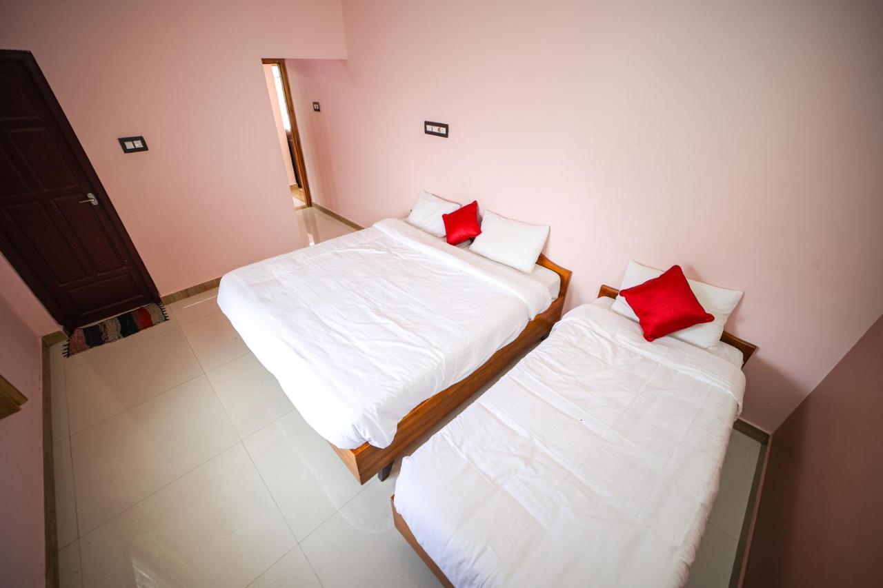 The Pothigai Palace Hotel Kuttalam  Bagian luar foto