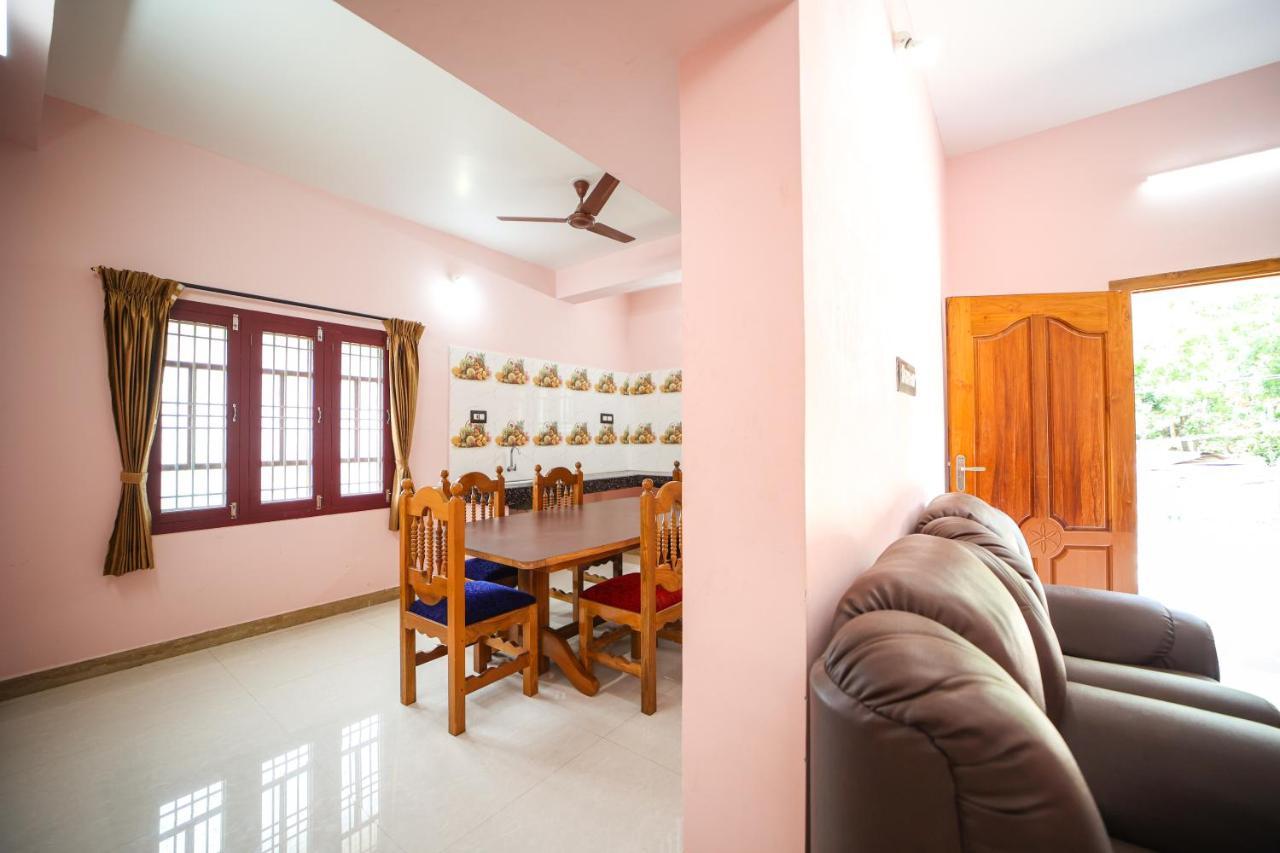 The Pothigai Palace Hotel Kuttalam  Bagian luar foto