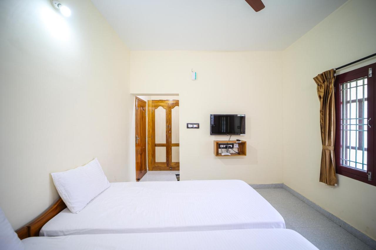 The Pothigai Palace Hotel Kuttalam  Bagian luar foto